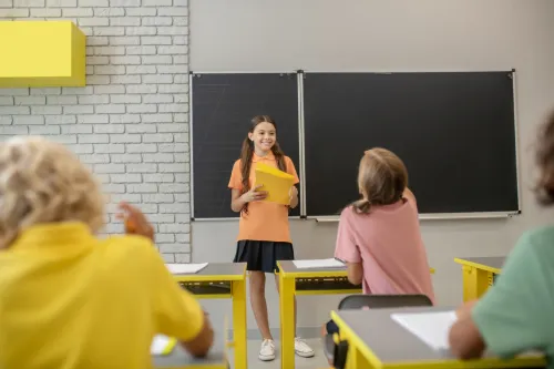 perkenalan diri dalam bahasa inggris