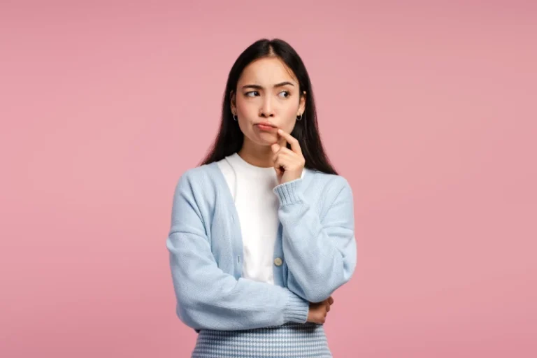 perbedaan woman dan women