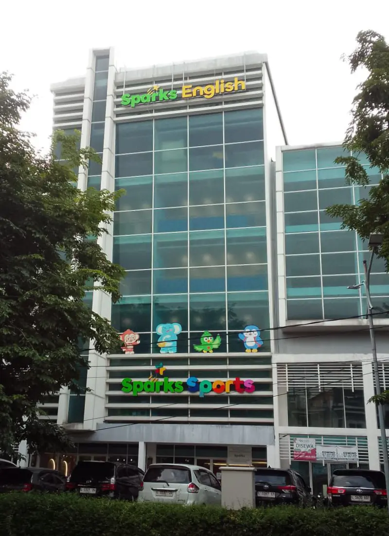 sparks english klampis facade