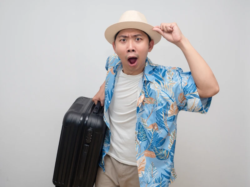 perbedaan holiday dan vacation
