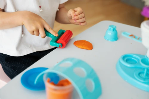bermain-plastisin-atau-playdough