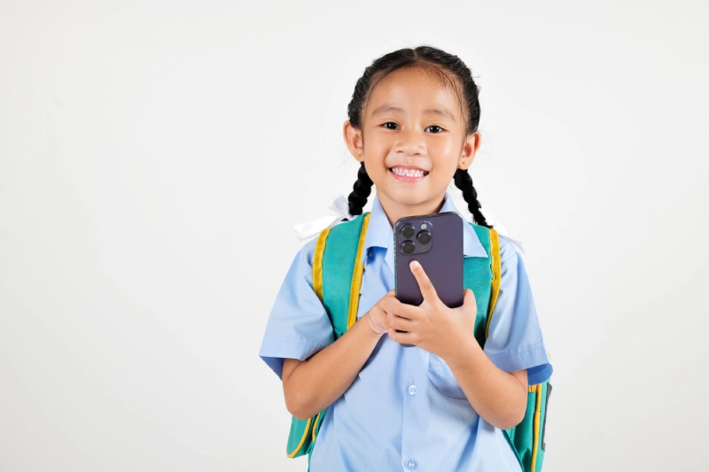 umur berapa anak boleh pegang hp