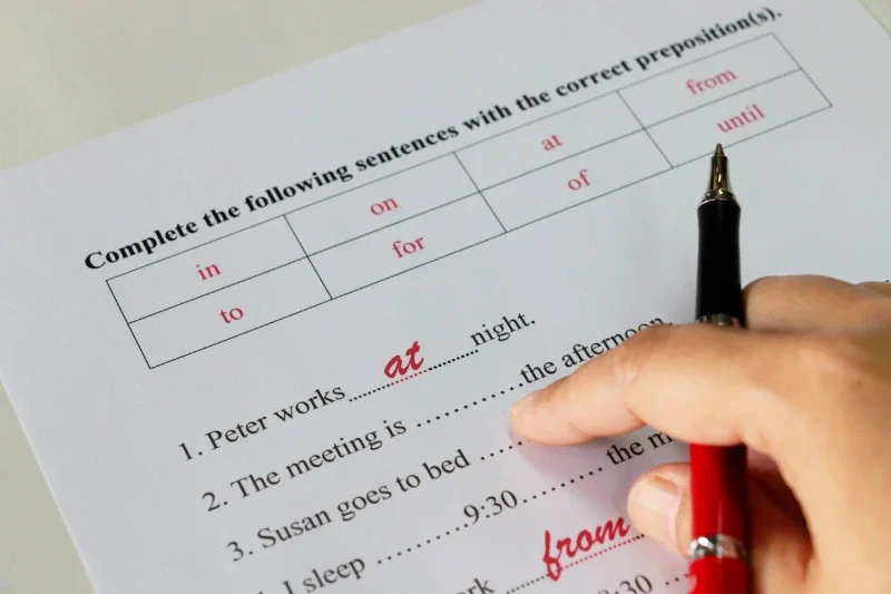 penggunaan in on dan at