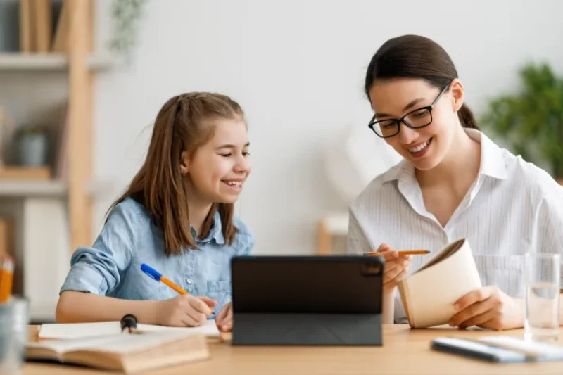 perbedaan few dan little