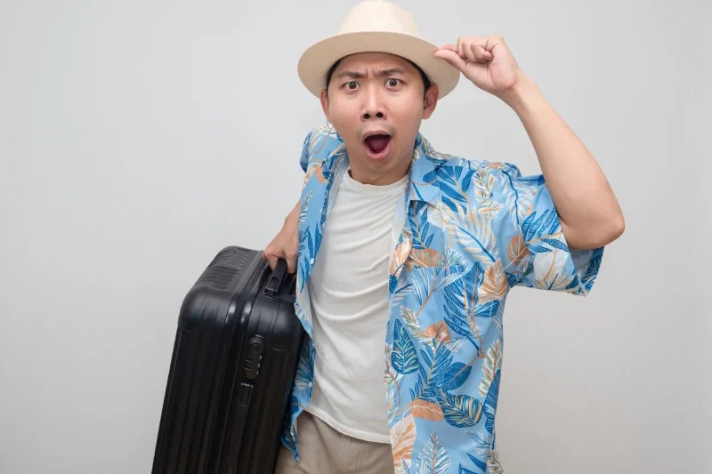 perbedaan holiday dan vacation